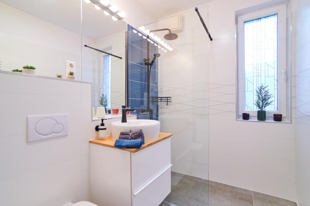 Feel Deluxe Corvin # Free Parking # Ac # Elevator Apartament Budapeszt