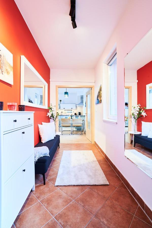 Feel Deluxe Corvin # Free Parking # Ac # Elevator Apartament Budapeszt